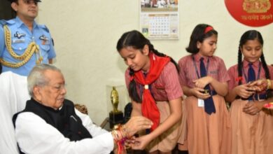 Photo of रायपुर : बाल ग्राम और स्कूल की बालिकाओं ने राज्यपाल श्री हरिचंदन को बांधी राखी