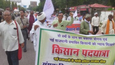 Photo of किसान विरोधी नीतियों के खिलाफ 10 संगठनों के सैकड़ों किसानों ने 30 किमी. की पदयात्रा की, गांधी प्रतिमा पर न्याय के लिए संघर्ष तेज करने का लिया संकल्प