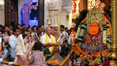 Photo of माँ बम्लेश्वरी के दर में बृजमोहन अग्रवाल ने सपरिवार मत्था टेका , छत्तीसगढ़ के विकास और खुशहाली की दुआ मांगी