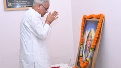 Photo of मुख्यमंत्री श्री भूपेश बघेल ने वीरांगना रानी दुर्गावती की जयंती पर उन्हें नमन किया