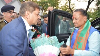 Photo of मुख्यमंत्री श्री विष्णुदेव साय से प्रदेश के मुख्य सचिव श्री अमिताभ जैन और पुलिस महानिदेशक श्री अशोक जुनेजा ने सौजन्य मुलाकात कर उन्हें बधाई और शुभकामनाएं दी