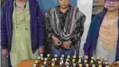 Photo of रायपुर : 90 पौवा अवैध शराब के साथ एक महिला, छेडीखेडी में बचते हुए पुलिस ने किया गिरफ्तार..