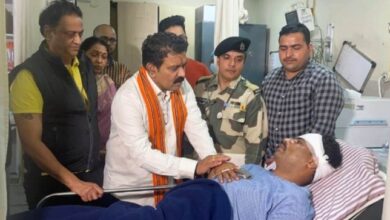 Photo of उपमुख्यमंत्री श्री विजय शर्मा घायल जवानों से मिलने पहुंचे हॉस्पिटल,नारायणपुर-अंतागढ़ क्षेत्र में बस दुर्घटना में घायल हुए थे जवान