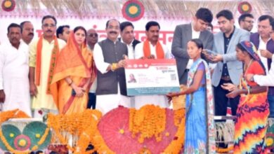 Photo of श्री साव प्रधानमंत्री जनमन शिविर में हुए शामिल 20 बैगा आदिवासी युवाओं को अतिथि शिक्षक का नियुक्ति पत्र प्रदान किया
