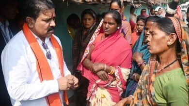 Photo of उपमुख्यमंत्री ने मृतक सादराम यादव के परिवारजनों को दिलाया हर संभव मदद का भरोसा, तत्कालिक सहायता के रूप में दी 5 लाख रूपये की राशि का चेक