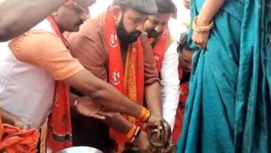 Photo of छत्तीसगढ़ : रायपुर में 251 परिवार ने हिन्दू धर्म में की घर वापसी, प्रबल प्रताप सिंह जुदेव ने धोए पैर