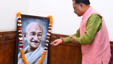 Photo of मुख्यमंत्री श्री विष्णु देव साय ने राष्ट्रपिता महात्मा गांधी की पुण्यतिथि पर उन्हें किया नमन