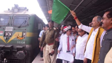 Photo of आस्था’ स्पेशल ट्रेन से रामभक्त रवाना हुए अयोध्या धाम : संस्कृति मंत्री श्री अग्रवाल ने ट्रेन को दिखाई हरी झंडी