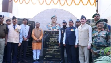 Photo of मुख्यमंत्री ने शहीद कर्नल विप्लव त्रिपाठी की प्रतिमा का किया अनावरण