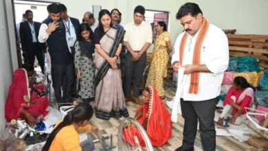 Photo of उपमुख्यमंत्री श्री विजय शर्मा ने रायपुर जिले के चरौदा एवं निलजा में संचालित रीपा केंद्रों का किया निरीक्षण