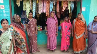 Photo of समूह की महिलाओं ने लिखी आत्मनिर्भरता की कहानी : छोटी-छोटी बचत कर और महिला बाल विकास की महिला कोष की ऋण योजना से मिली मदद से खोली किराना दुकान