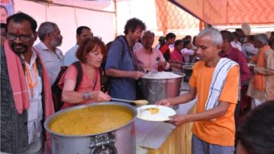 Photo of राजिम कुंभ कल्प में विदेशों से भी पहुंच रहे पर्यटक : फ्रांस से पहुंचे दंपत्ति ने भव्य राजिम कुंभ का किया दर्शन