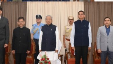 Photo of राज्यपाल श्री हरिचंदन ने श्री शुक्ल एवं श्री चन्द्रवंशी को राज्य सूचना आयुक्त के पद की शपथ दिलाई