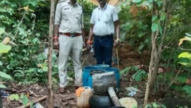 Photo of अवैध हाथ भट्टी महुआ शराब निर्माण पर की गई कार्रवाई.. 60 लीटर हाथभट्टी महुआ शराब जब्त