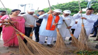 Photo of CG jtk : मुख्यमंत्री ने तेलीबांधा तालाब परिसर में झाड़ू लगाकर की सफाई, दिलाई स्वच्छता की शपथ